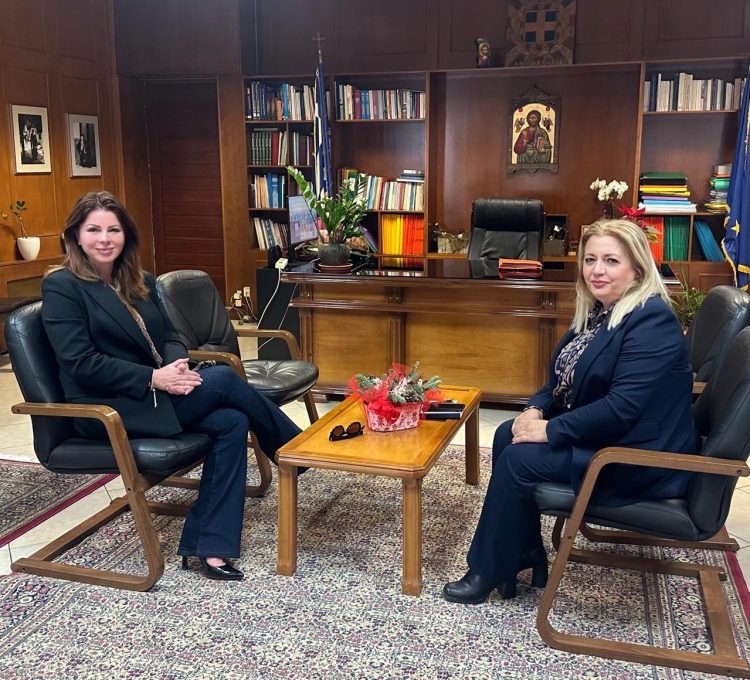 Πρωτοβουλίες στρατηγικής ανάπτυξης και κοινωνικής συνοχής, συζητήθηκαν μεταξύ της Υφυπουργού Κατερίνας Παπακώστα και της Χρύσας Ντιντή