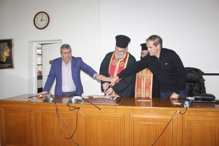 Έκοψαν την πίτα οι δημοτικοί υπάλληλοι στην Πύλη