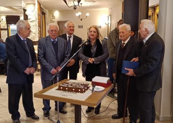Αντάλλαξαν ευχές και έκοψαν την πίτα οι συνταξιούχοι έμποροι