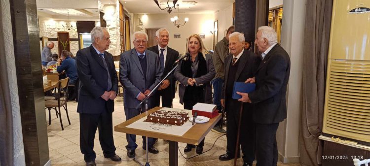 Αντάλλαξαν ευχές και έκοψαν την πίτα οι συνταξιούχοι έμποροι