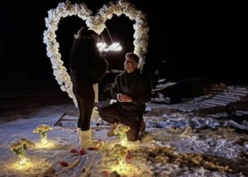 Ρομαντική πρόταση γάμου με φόντο τα χιονισμένα έλατα στο Περτούλι