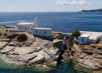 Τα τρία ελληνικά νησιά που προτείνει η La Repubblica για διακοπές το 2025