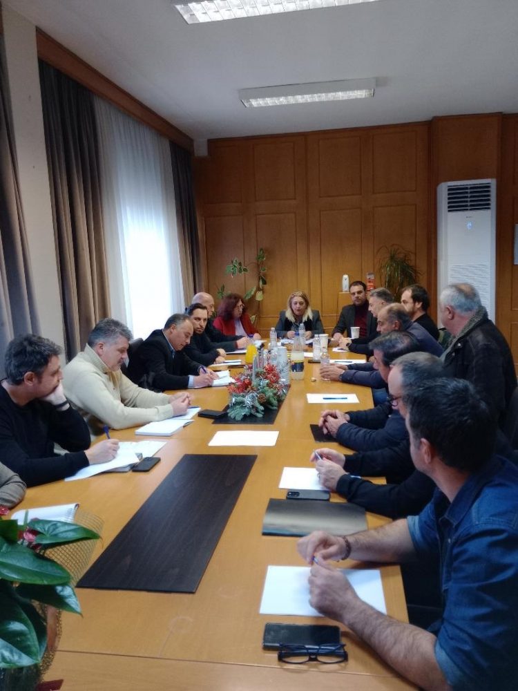 Έκτακτη σύσκεψη του Συντονιστικού της Περιφέρειας για το χιονιά