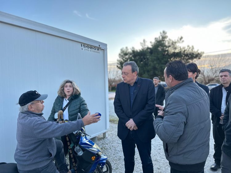 «Με την κυβέρνηση της απανθρωπιάς και των εξυπηρετήσεων, οι συμπατριώτες μας ζουν 4 χρόνια σε κοντέινερ»