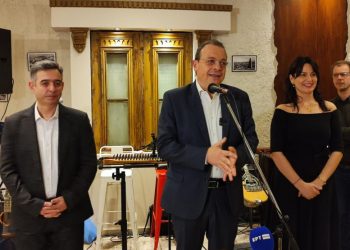 Αντάλλαξαν ευχές και έκοψαν την πίτα στο ΣΥΡΙΖΑ παρουσία Φάμελλου