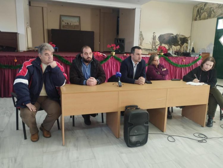 Κάτοικοι της Φαρκαδόνας και των Μεγάλων Καλυβίων μετέφεραν τα προβλήματα στον Αλέξη Χαρίτση