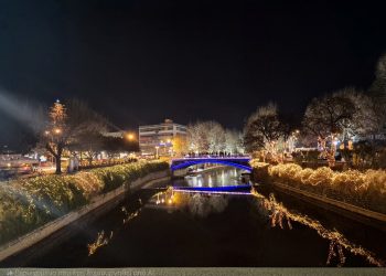 Όταν τα λαμπιόνια σβήνουν, οι αναμνήσεις λάμπουν | Τα Τρίκαλα λίγο πριν επανέλθουν στην καθημερινότητά τους