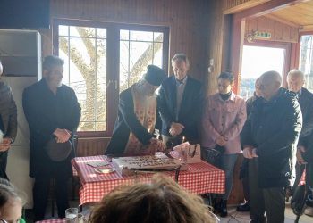 Ξυλοπάροικο: Κοπή πίτας με ευχές και ζεστασιά στο καφενείο του χωριού