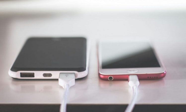 Πατήστε αυτό το κουμπί για να φορτίζετε πιο γρήγορα το κινητό της