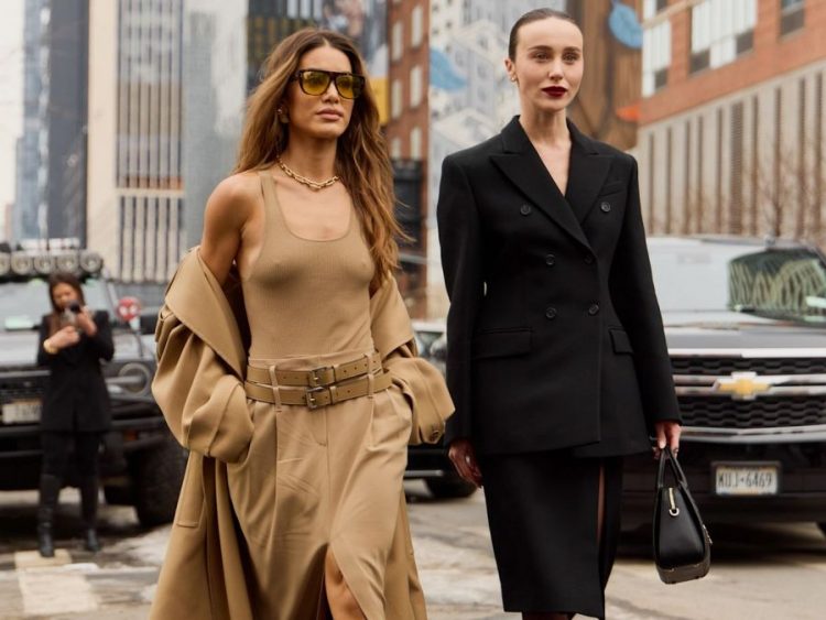 Τα 5 staples της άνοιξης του 2025 σύμφωνα με το street style