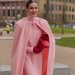 Ροζ φόρεμα: Το είδαμε στα FW25 catwalks και μόλις έγινε η top επιλογή του street style