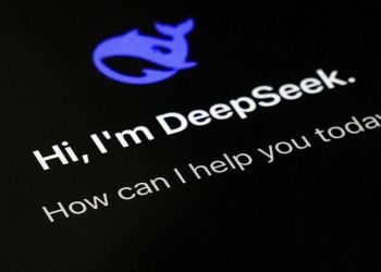 Deepseek: «Κρυφός κώδικας» διαρρέει δεδομένα σε μια εταιρεία του… στρατιωτικού δικτύου της Κίνας