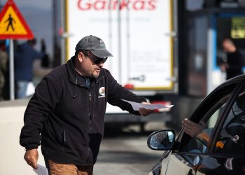 Μακρυχώρι Λάρισας: Αγρότες σήκωσαν τις μπάρες στα διόδια (ΕΙΚΟΝΕΣ)