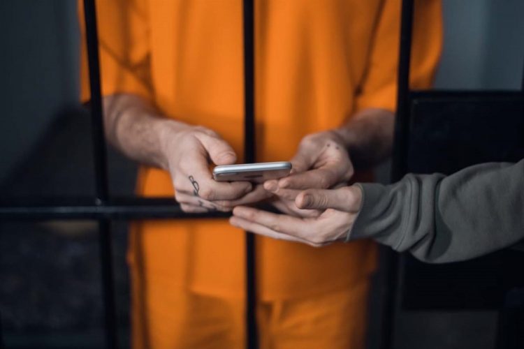 Φυλακές Λάρισας: Κρατούμενοι βγαίνουν live στα social μέσα απ’ τα κελιά!!!