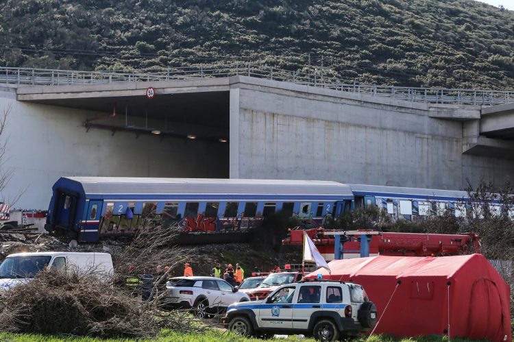 Τέμπη: Τι είπε στον εφέτη ανακριτή για την εμπορική αμαξοστοιχία η σταθμάρχης των Νέων Πόρων