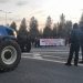 Γυρτώνη: Απέκλεισαν με τρακτέρ την ΠΑΘΕ στο ύψος του αγροτικού μπλόκου (ΕΙΚΟΝΕΣ)