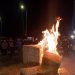 Λάρισα: Απέκλεισαν συμβολικά την ΠΑΘΕ στο μπλόκο της Γυρτώνης οι αγρότες – Άναψαν φωτιές με άχυρα (ΕΙΚΟΝΕΣ)