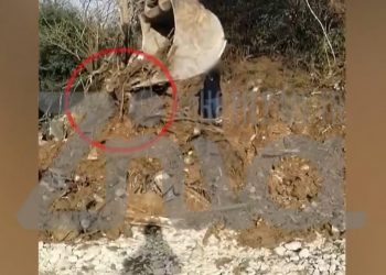 Δείτε βίντεο ντοκουμέντο από το δυστύχημα στα Τέμπη: «Τσάντα, τι είναι αυτό;» – Έβρισκαν αντικείμενα την ώρα του μπαζώματος!