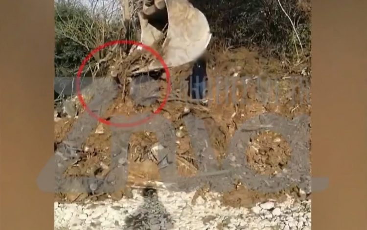 Δείτε βίντεο ντοκουμέντο από το δυστύχημα στα Τέμπη: «Τσάντα, τι είναι αυτό;» – Έβρισκαν αντικείμενα την ώρα του μπαζώματος!