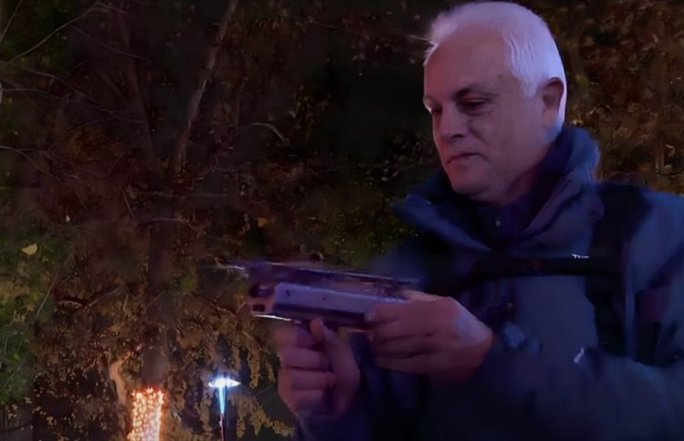 Αυτός είναι ο σύγχρονος Ιντιάνα Τζόουνς της Λάρισας με το “κορίτσι” του… (ΒΙΝΤΕΟ)