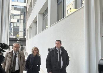 Στα Δικαστήρια Λάρισας και στον εφέτη ανακριτή η Μαρία Καρυστιανού (ΕΙΚΟΝΕΣ)