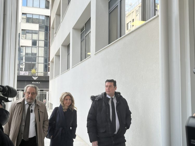Στα Δικαστήρια Λάρισας και στον εφέτη ανακριτή η Μαρία Καρυστιανού (ΕΙΚΟΝΕΣ)