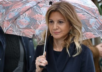 Καρυστιανού από Λάρισα: «649 χιλιάδες αρχεία από τις δύο πρώτες ημέρες του δυστυχήματος “κρύφτηκαν” από τη δικογραφία» (BINTEO)
