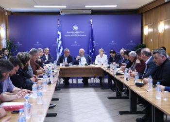 Όλα τα μέτρα στήριξης της αγροτικής παραγωγής – Πολύωρη συνάντηση κυβερνητικού κλιμακίου και αγροτών