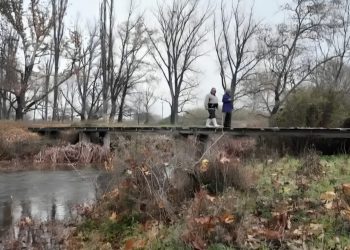 Αυτά είναι τα τελευταία φυσικά πλυντήρια της Λάρισας – Πλένουν τα ρούχα και το γλεντάνε στη φύση με …φαγοπότι (BINTEO)