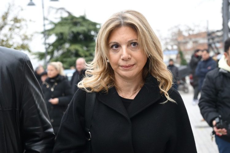 Στην κηδεία του Καλογήρου η Καρυστιανού: «Έπρεπε να βρίσκομαι εδώ για να χαιρετήσω κι εγώ τον Βασίλη – Έχουν περάσει διάφορες σκέψεις απ’ το μυαλό μου» (ΕΙΚΟΝΕΣ – ΒΙΝΤΕΟ)