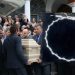 Λάρισα: Στεφάνι γάμου ζήτησε η μητέρα του Βασίλη Καλογήρου να τον συνοδέψει στην τελευταία του κατοικία – Τα στεφάνια και η δωρεά στο συσσίτιο