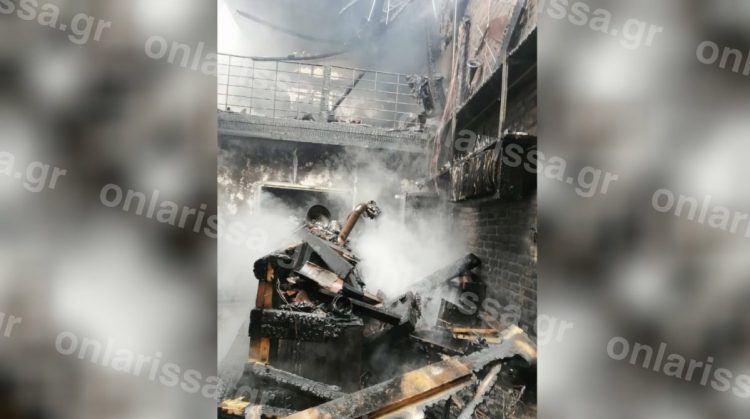 Εικόνες σοκ από το κατάστημα στο λόφο του Φρουρίου στη Λάρισα: Καταστράφηκε ολοσχερώς – Από πού ξεκίνησε η φωτιά