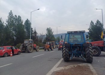 Αγρότες: Αποχώρησαν τα τρακτέρ από τον κόμβο Γυρτώνης – «Ο αγώνας συνεχίζεται…» (ΕΙΚΟΝΕΣ)