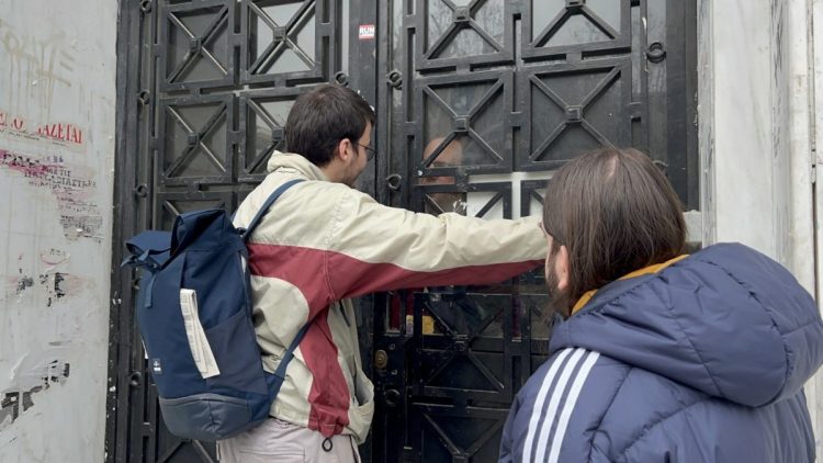 Λάρισα: Σφραγισμένη βρήκαν την πόρτα της Ιατρικής φοιτητές που ήθελαν να κάνουν σύσκεψη για την συγκέντρωση για τα Τέμπη – Τι καταγγέλλουν (ΕΙΚΟΝΕΣ)