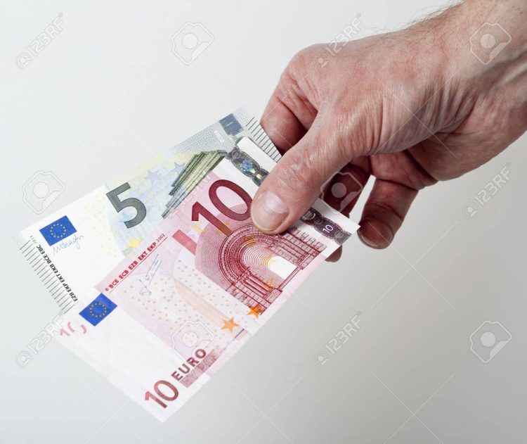 Βόλος: Καταδικάστηκε για υπεξαίρεση 15 €!