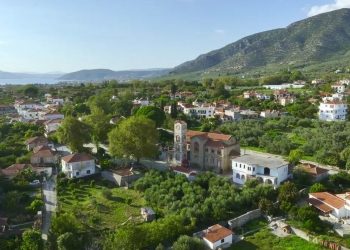 Tο «χωριό των λουλουδιών» λίγο έξω από τον Βόλο