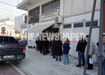 Καθαρά Δευτέρα 2025: «Ουρές» σχηματίζουν οι Βολιώτες για τον παραδοσιακό χαλβά – Δείτε εικόνες