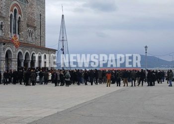 Πλήθος κόσμου αποχαιρέτησε τον Μάριο Καρπούζα – Σε κλίμα οδύνης το τελευταίο αντίο (ΕΙΚΟΝΕΣ)