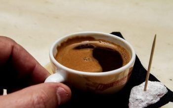 Οι επιστήμονες εξηγούν: Πώς να πίνετε καφέ για να προστατευτείτε από τον διαβήτη