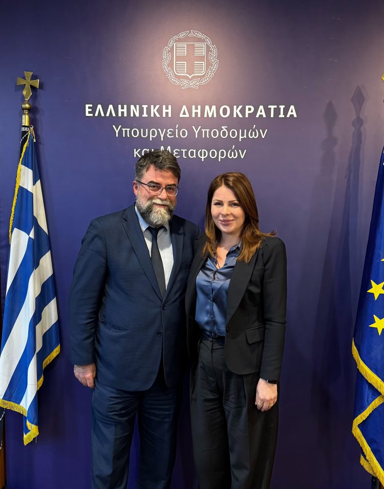 Την ανανέωση του μνημονίου συνεργασίας μεταξύ των Υπουργείων Κοινωνικής Συνοχής και Οικογένειας και Υποδομών και Μεταφορών, συζήτησε με τον Βασίλη Οικονόμου η Κατερίνα Παπακώστα