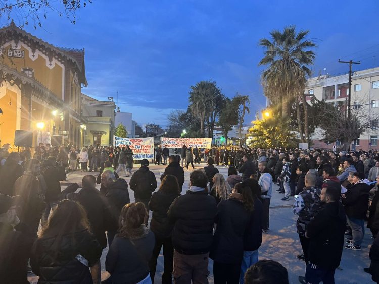 Βόλος: Αυτό το τραγούδι αφιέρωσαν στον Γεράσιμο – Ιάσονα Γεωργιάδη οι διαδηλωτές στον ΟΣΕ του Βόλου – Δείτε το βίντεο