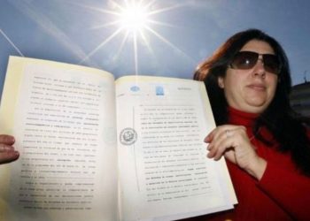 Η ιστορία της γυναίκας έλεγε ότι της ανήκει ο ήλιος: «Όλη η ανθρωπότητα θα πρέπει να με πληρώσει»