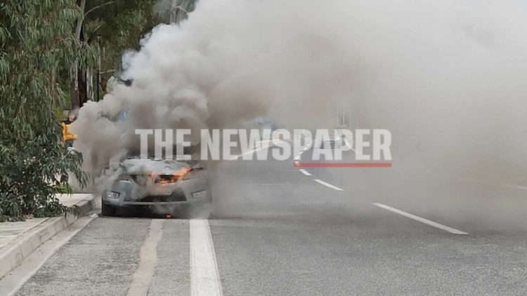 Συναγερμός στην Πυροσβεστική Υπηρεσία Βόλου – Αυτοκίνητο τυλίχθηκε στις φλόγες εν κινήσει (ΕΙΚΟΝΕΣ)
