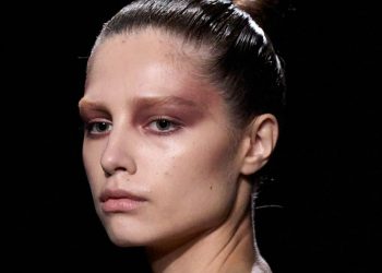 6 βουργουνδί mascara για να ξεχάσεις την κλασική μαύρη