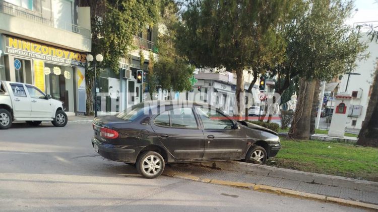 Τροχαίο ατύχημα τα ξημερώματα στη Νέα Ιωνία – Αυτοκίνητο βρέθηκε πάνω σε νησίδα