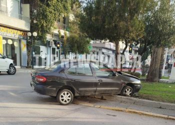 Τροχαίο ατύχημα τα ξημερώματα στη Νέα Ιωνία – Αυτοκίνητο βρέθηκε πάνω σε νησίδα