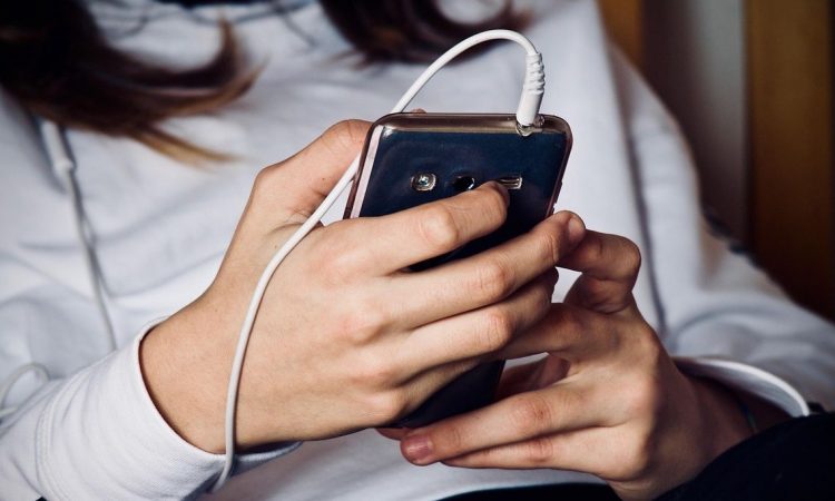 Η Nokia προβλέπει τον αφανισμό των κινητών τηλεφώνων μέχρι το 2030 – Με τι θα… μιλάμε