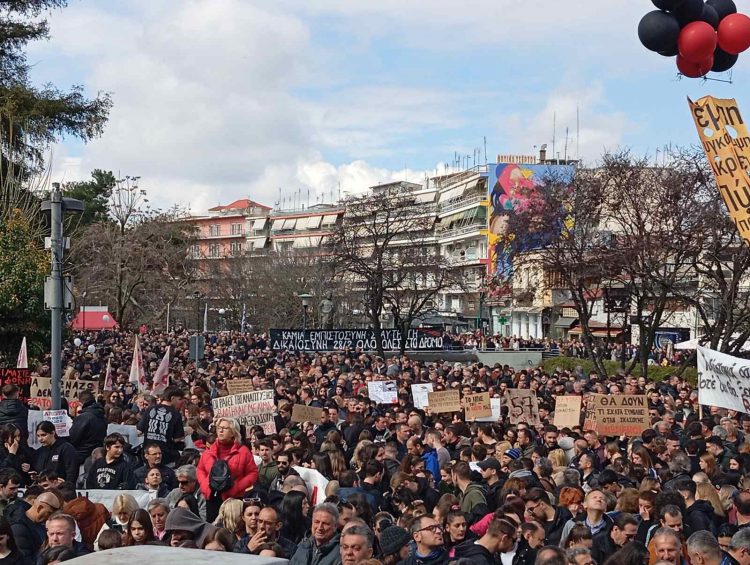 ΤΕΜΠΗ: Δεν έχουν ξαναζήσει τα Τρίκαλα τέτοια συγκέντρωση!!! (ΕΙΚΟΝΕΣ – ΒΙΝΤΕΟ)