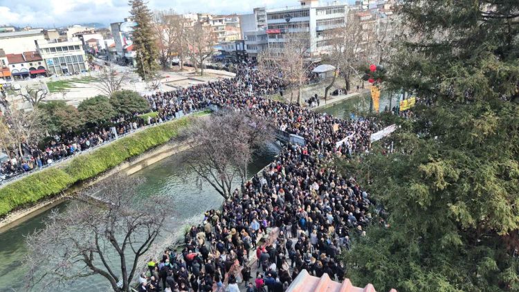 Λαϊκός ξεσηκωμός – “σεισμός” στα Τρίκαλα για το έγκλημα των Τεμπών (ΝΕΕΣ ΕΝΤΥΠΩΣΙΑΚΕΣ ΕΙΚΟΝΕΣ)