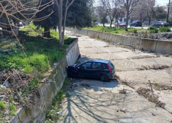 «Έσπασε» το αλκοολόμετρο ο 57χρονος που έπεσε με το αυτοκίνητό του στον Άναυρο!